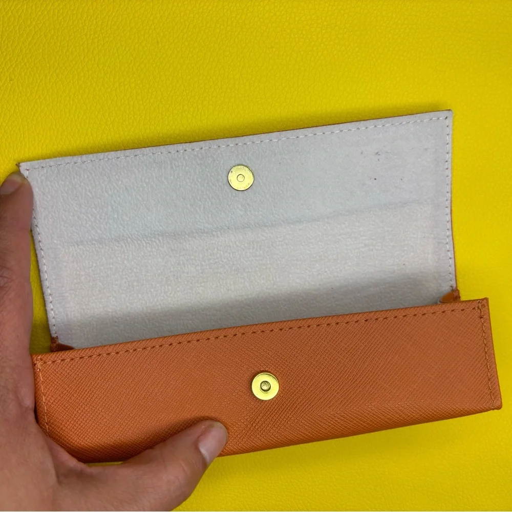 Tory Burch Magnetic Sunglasses /‎ Eyeglasses Case